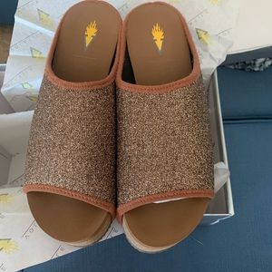 Volatile Festina metallic platform wedges